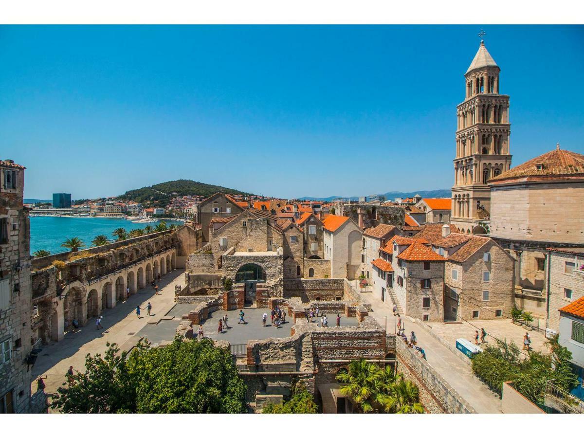 Terazza Grande In Diocletian Tower Split